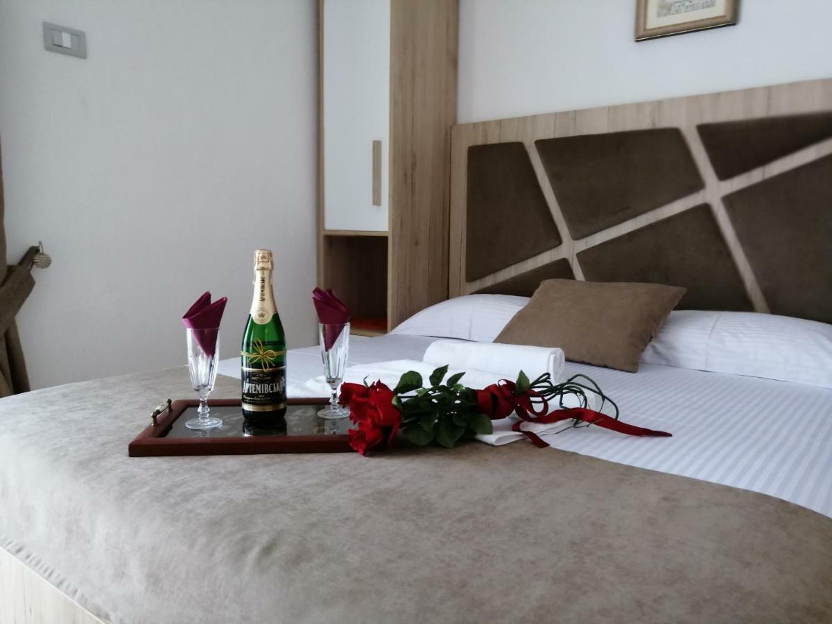 Apartments Gazi ウルツィニ エクステリア 写真